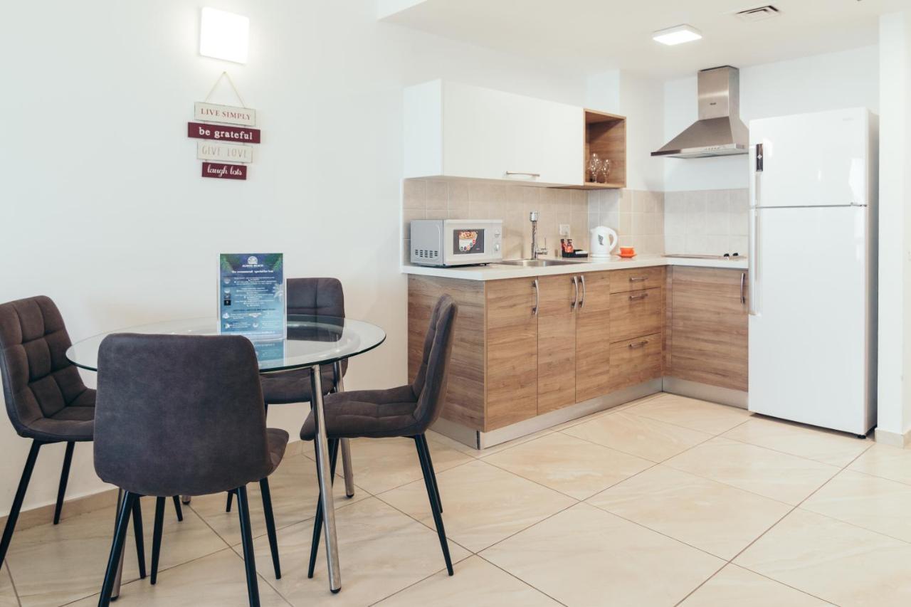 Almog Beach Apartments מגדלי חוף הכרמל חיפה Kültér fotó