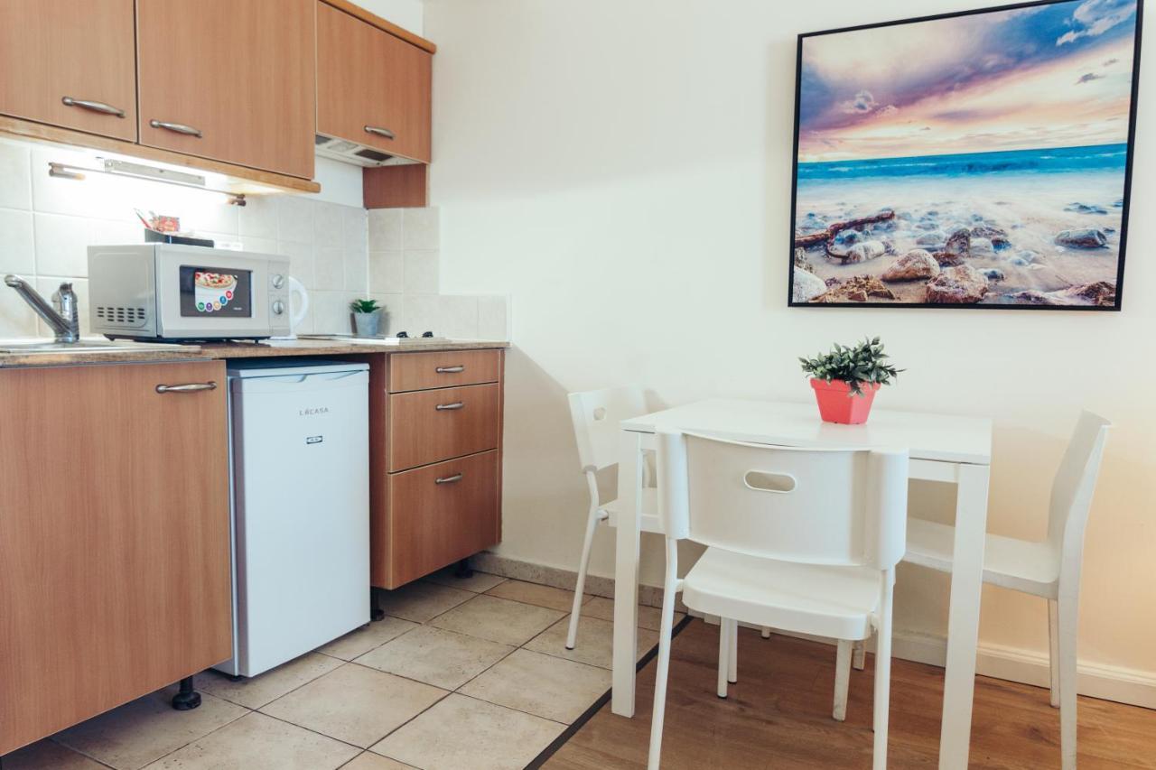 Almog Beach Apartments מגדלי חוף הכרמל חיפה Kültér fotó