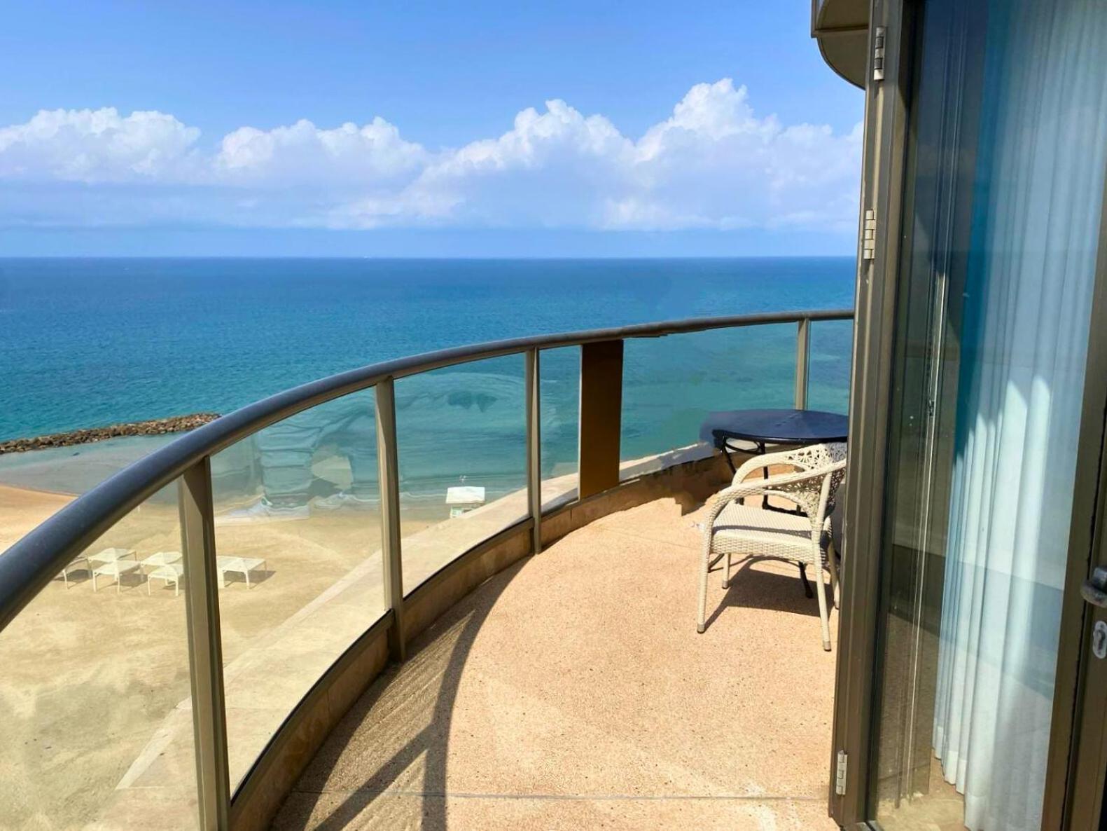 Almog Beach Apartments מגדלי חוף הכרמל חיפה Kültér fotó