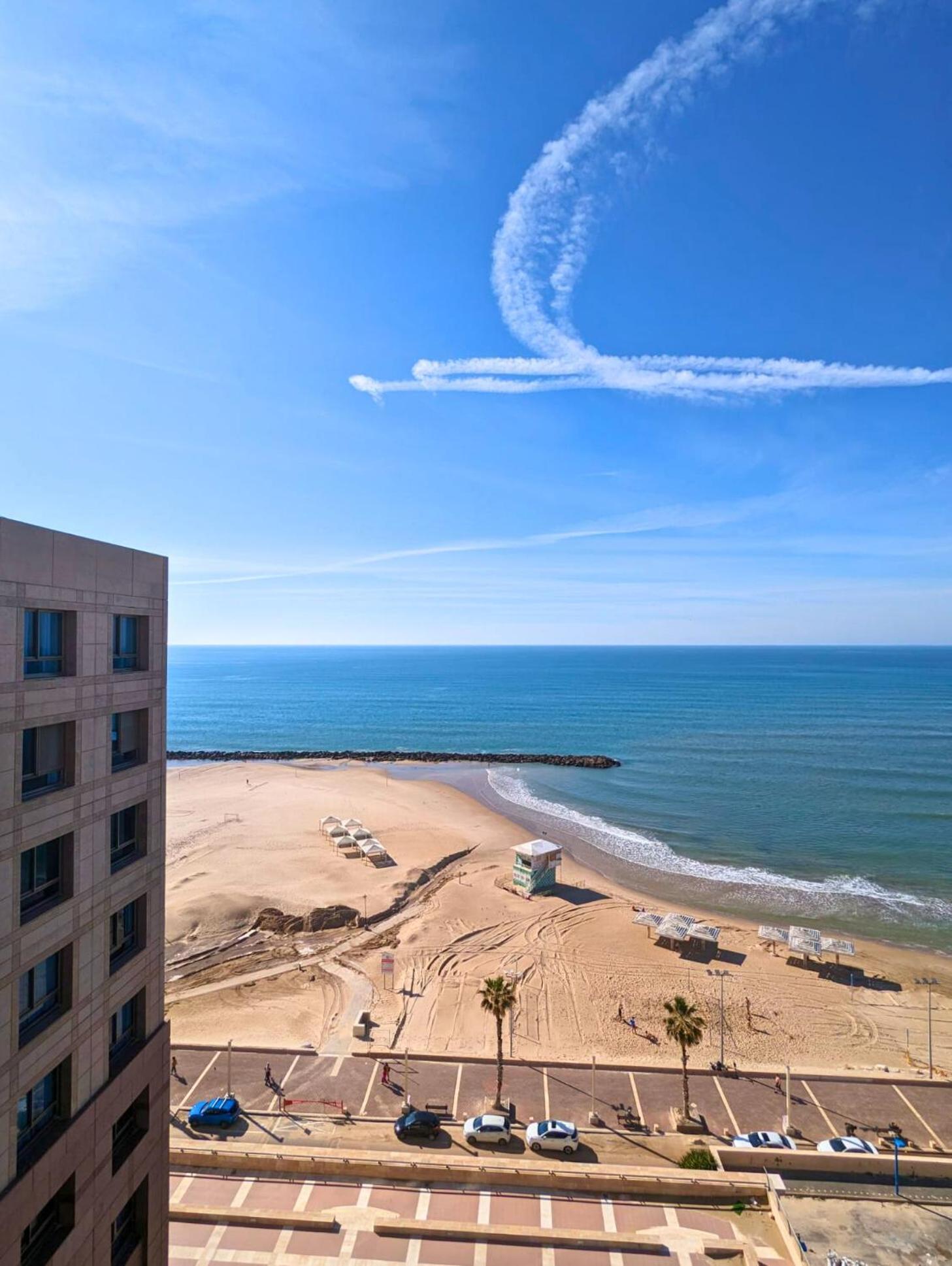 Almog Beach Apartments מגדלי חוף הכרמל חיפה Kültér fotó
