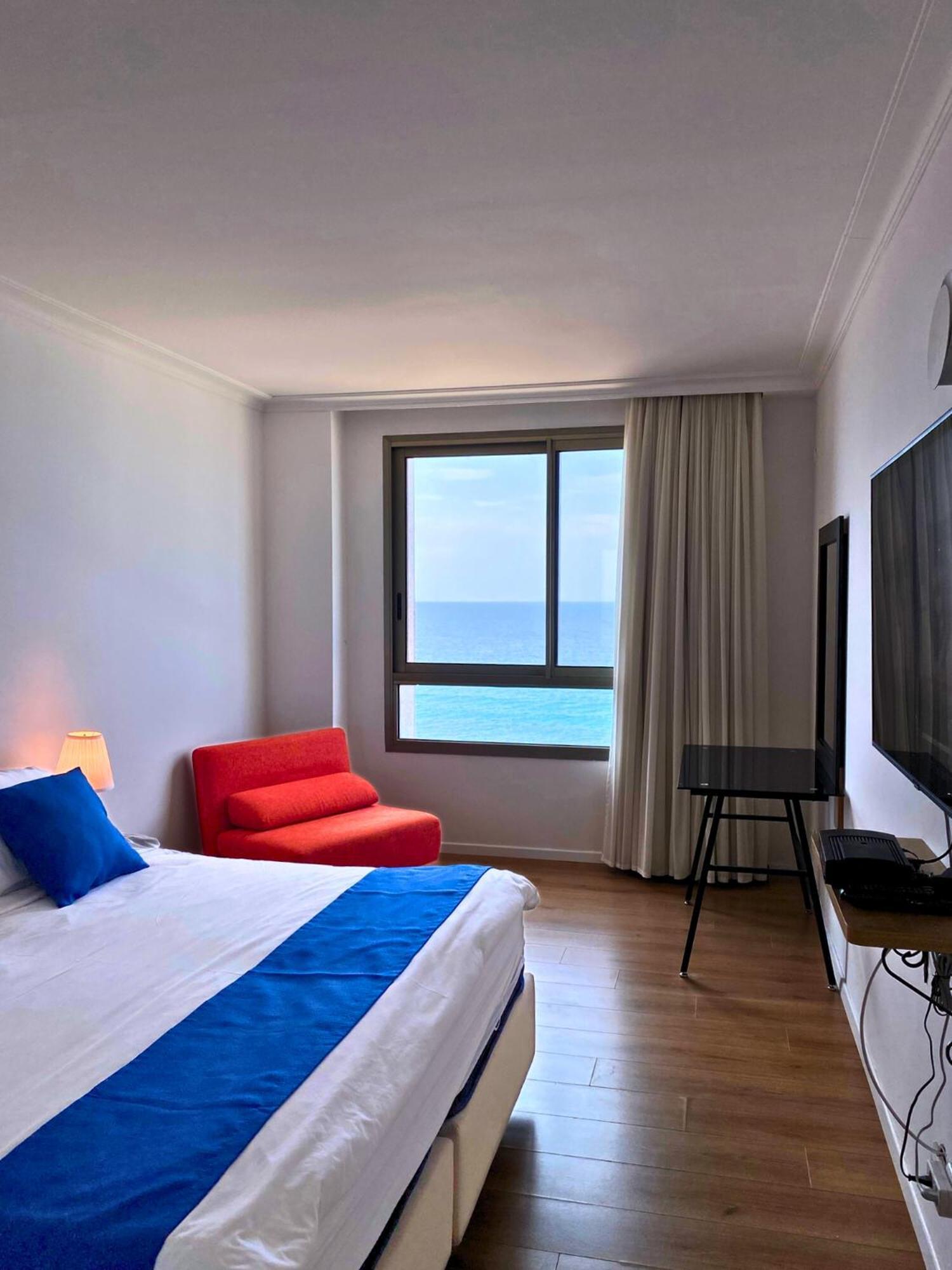 Almog Beach Apartments מגדלי חוף הכרמל חיפה Kültér fotó
